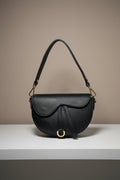 Borsa nera in pelle a tracolla