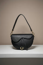 Borsa nera in pelle a tracolla