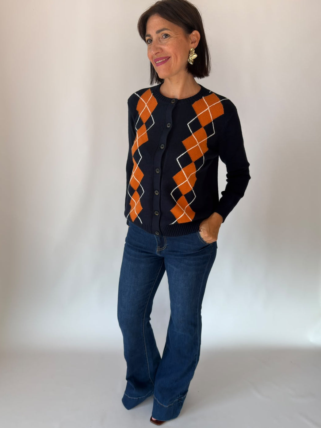Cardigan blu con rombi arancioni