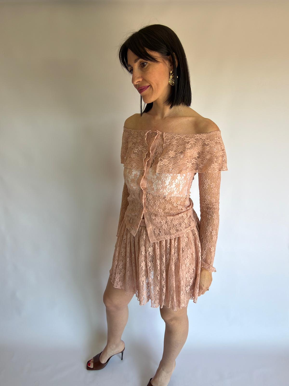 Top in pizzo a maniche lunghe