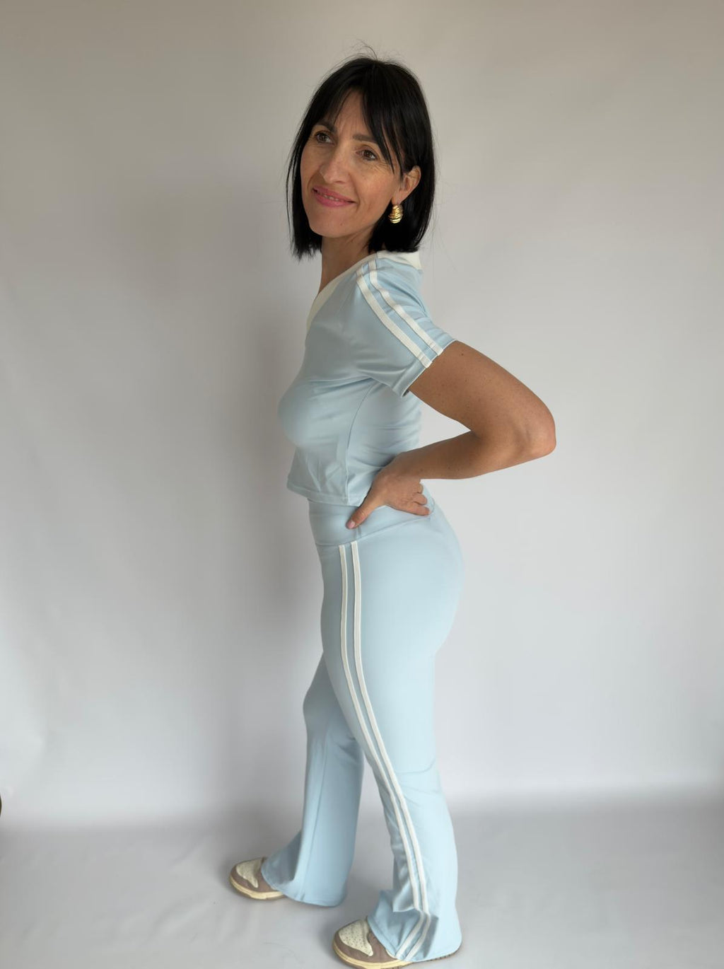 completo sportivo azzurro