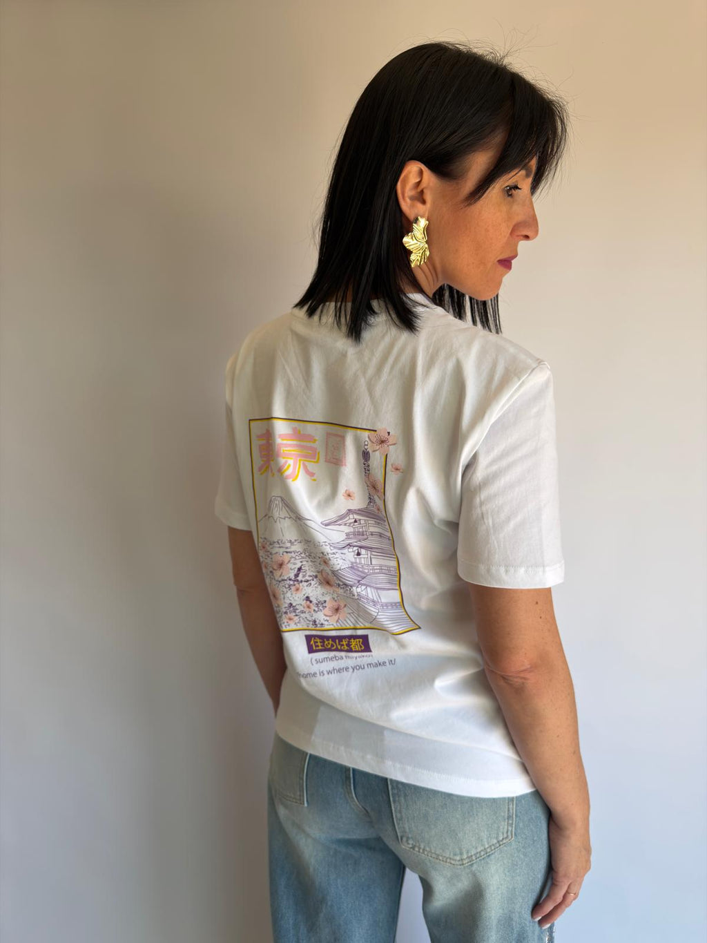 T-Shirt bianca con stampa sulla schiena