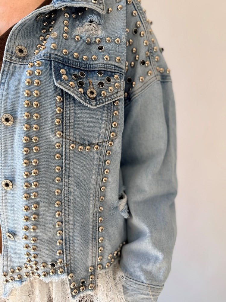 Giubbino jeans con borchie