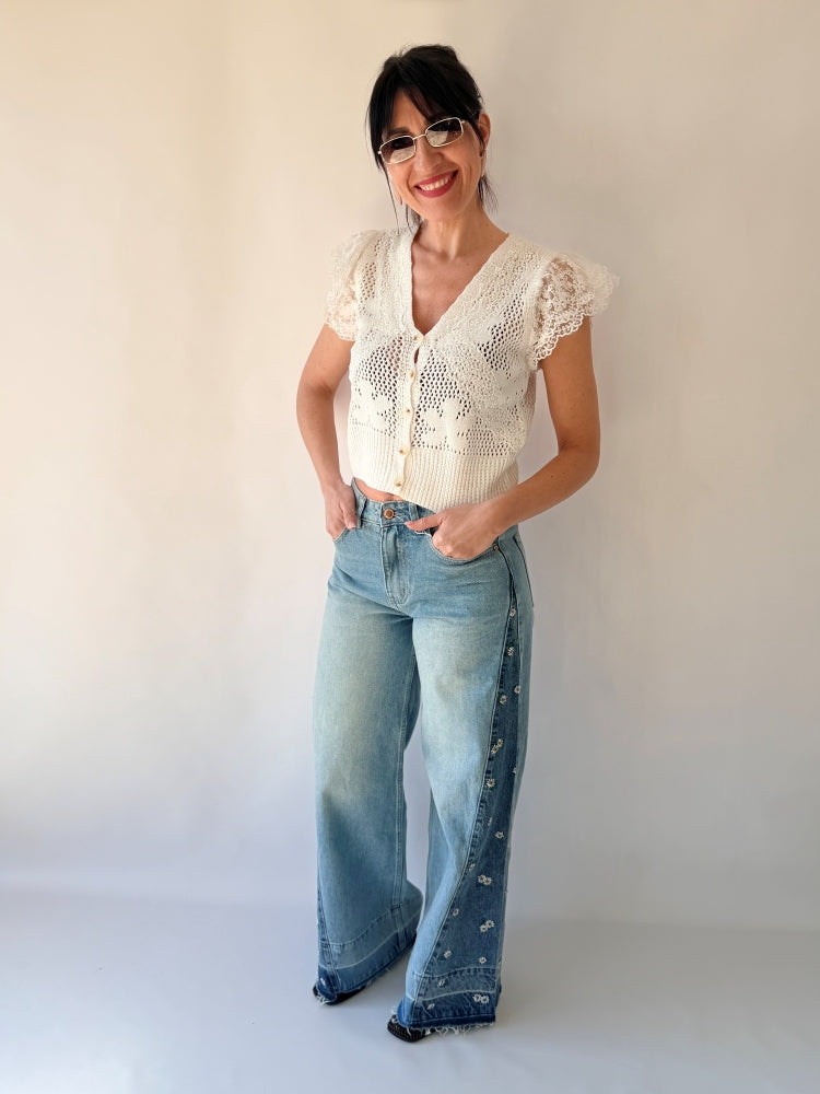 Jeans larghi con margherite