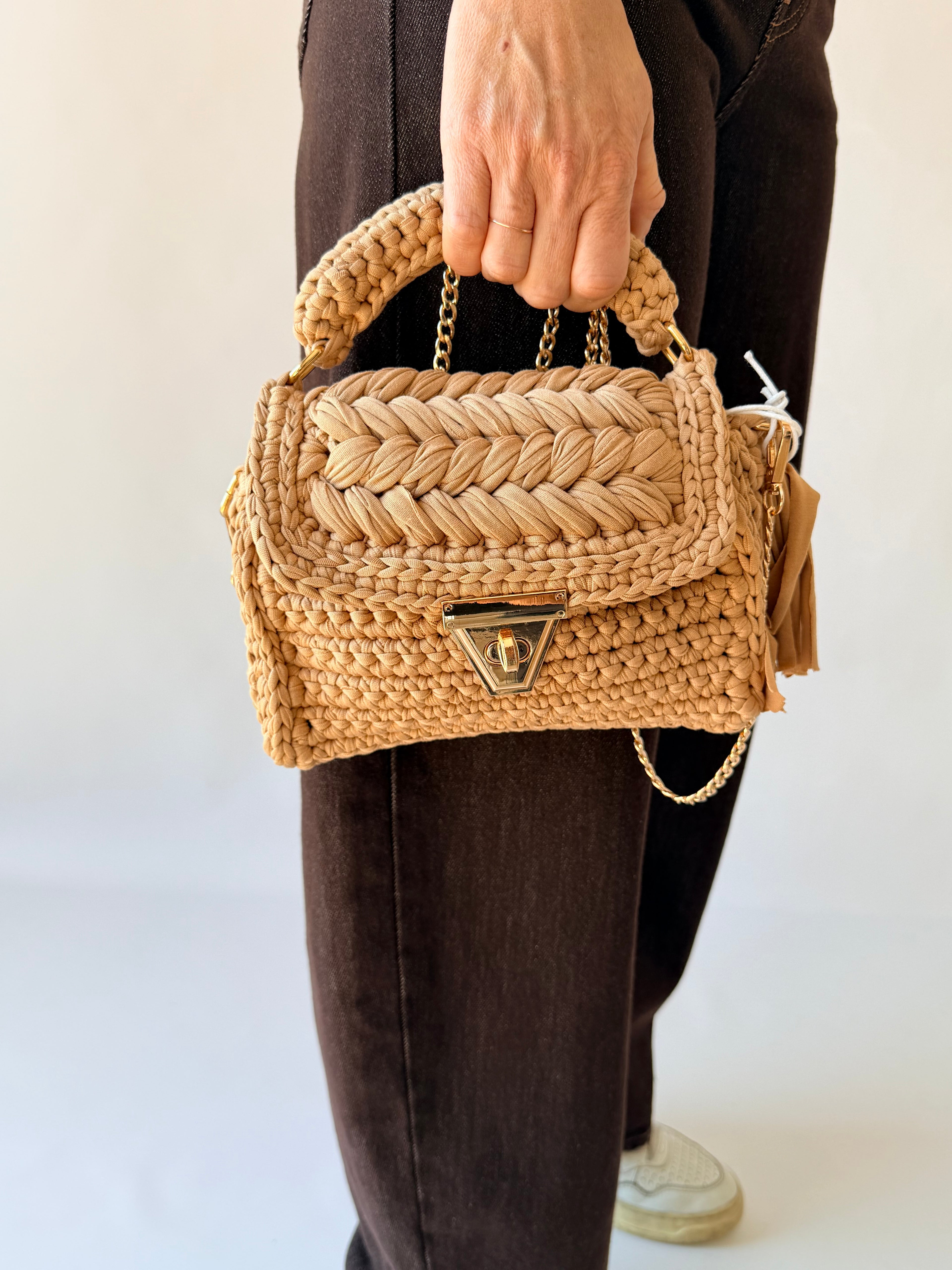 Borsa intrecciata in maglia