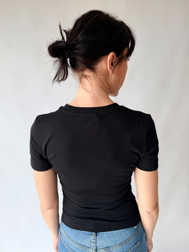 T-shirt manica corte nera