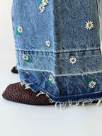 Jeans larghi con margherite