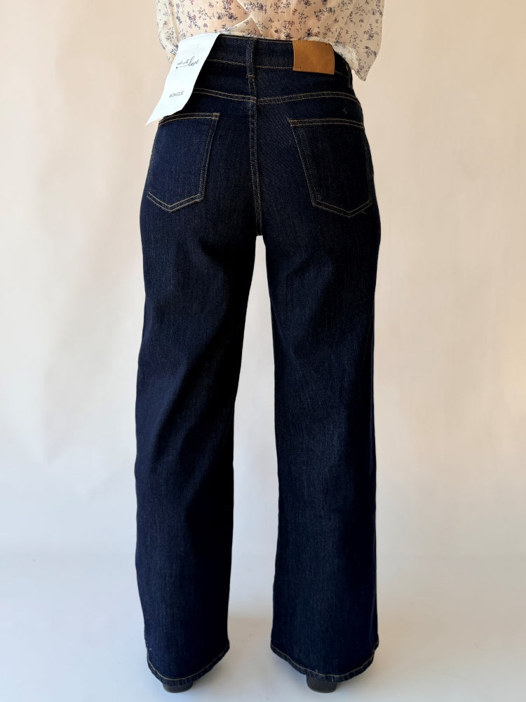Jeans scuro largo