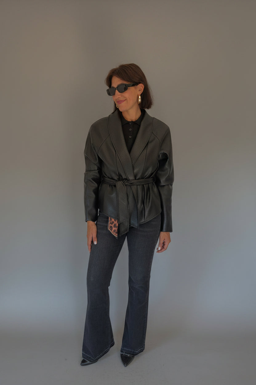 Giacca ecopelle con cintura nero