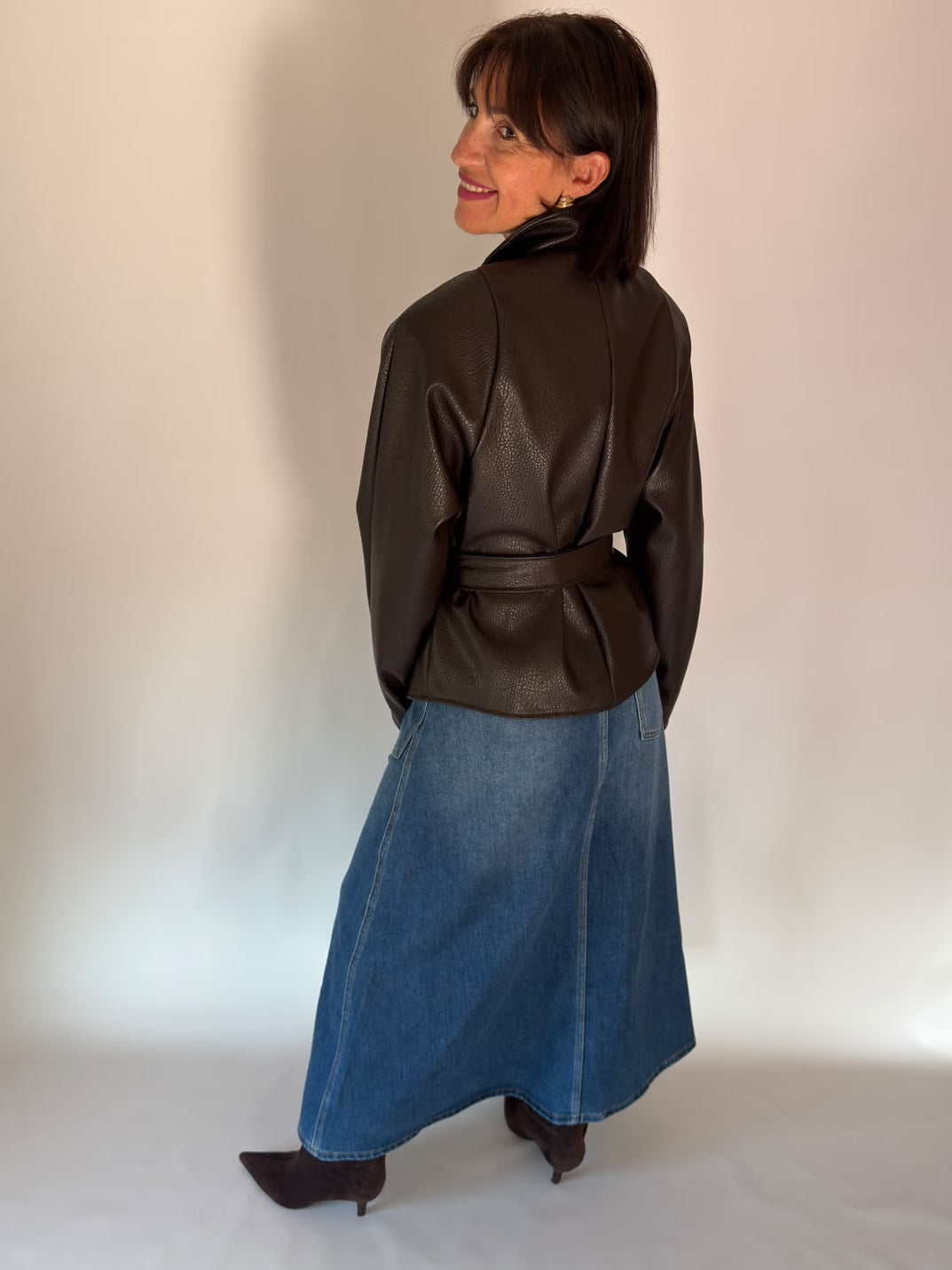 Giacca ecopelle con cintura marrone