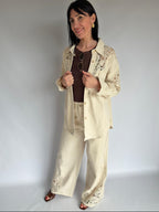 completo camicia e pantalone beige in pizzo